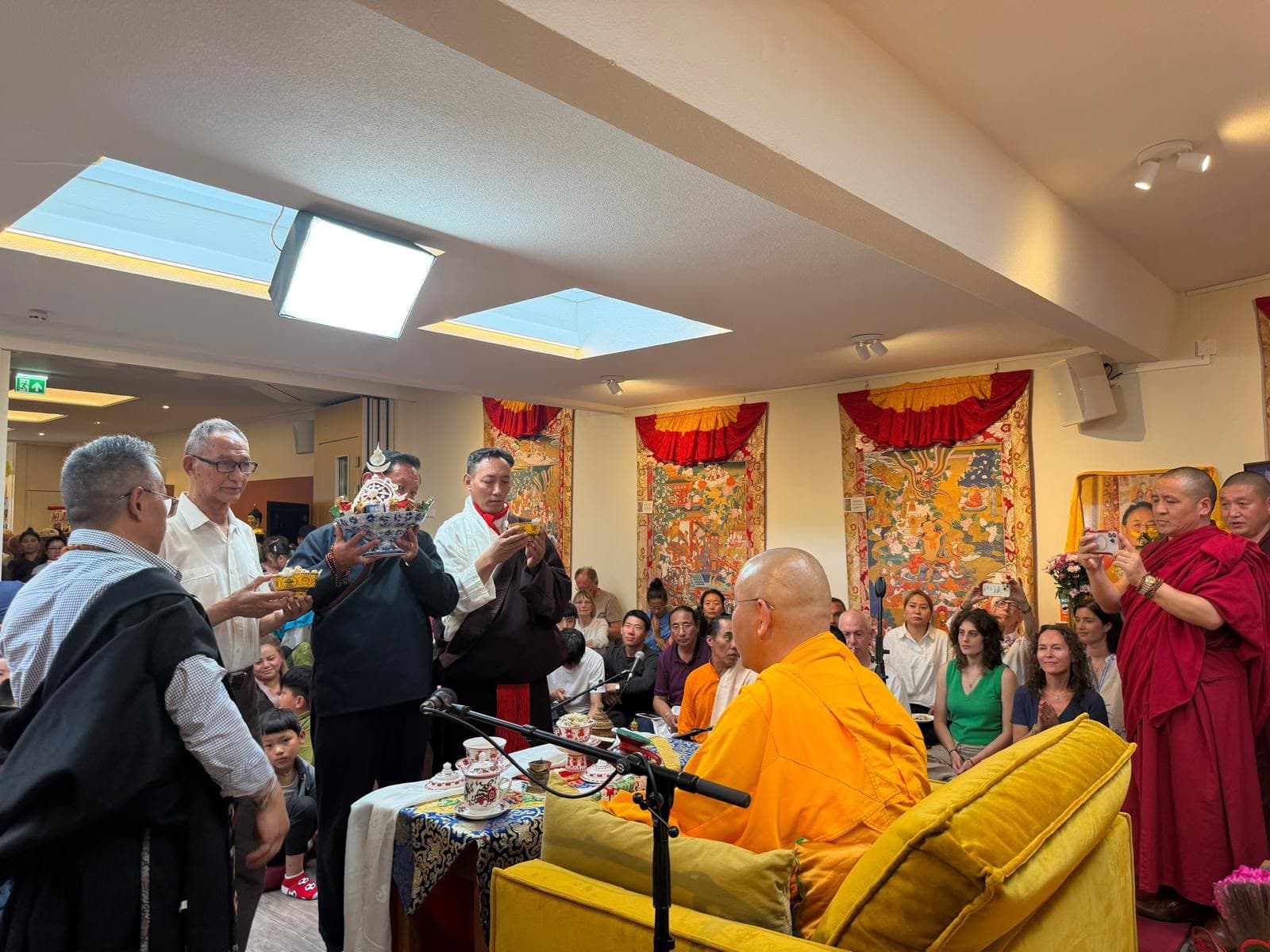 ࿑ ཕྱི་ལོ། ༢༠༢༦ ཟླ་བ། ༥ ཚེས། ༣༡ ས་ག་ཟླ་བའི་ཚེས་༡༥ ཉིན། ངེད་ནེ་རྡར་ལན་ཌི་བོད་རིགས་ཚོགས་པས་ས་ག་ཟླ་བའི་མཆོད་འབུལ་སྨོན་ལམ་དེ་བཞིན་ཟབ་རྒྱས་གོ་སྒྲིག་ཞུ་ཡོད།