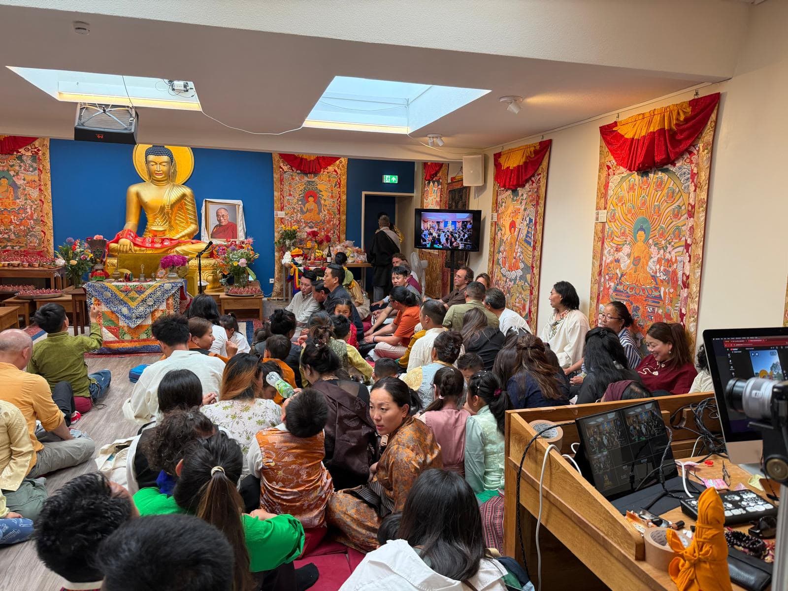 ࿑ ཕྱི་ལོ། ༢༠༢༦ ཟླ་བ། ༥ ཚེས། ༣༡ ས་ག་ཟླ་བའི་ཚེས་༡༥ ཉིན། ངེད་ནེ་རྡར་ལན་ཌི་བོད་རིགས་ཚོགས་པས་ས་ག་ཟླ་བའི་མཆོད་འབུལ་སྨོན་ལམ་དེ་བཞིན་ཟབ་རྒྱས་གོ་སྒྲིག་ཞུ་ཡོད། image 3